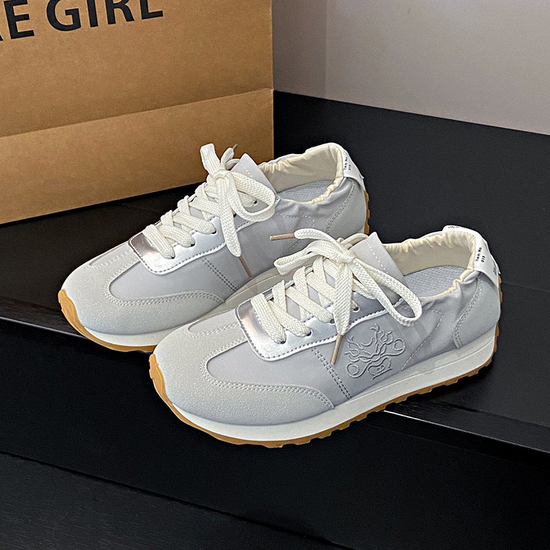 Dame Sneakers med let mesh-overdel og behagelig dæmpningsteknologi Stilla