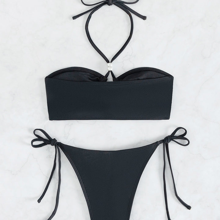 Dame Bandeau-Bikini med detaljeret cut-out og asymmetrisk design Stilla
