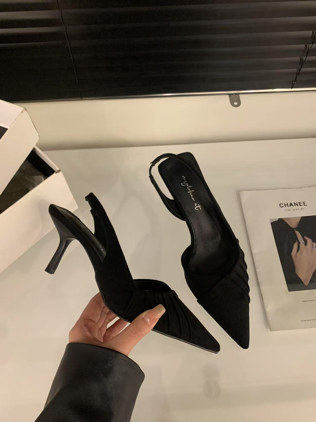 Dame spids-tåremser med folderede detaljer Stilla
