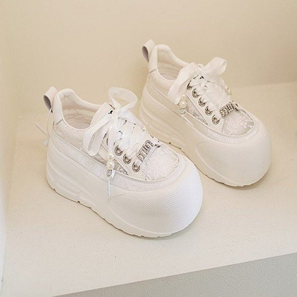 Dame Plateau Sneakers med legende snøresystem og dekorative perleaccentuer Stilla