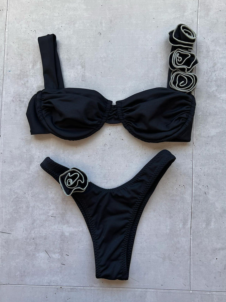 Damebikini med innovativ ruffle-design og justerbare stropper Stilla