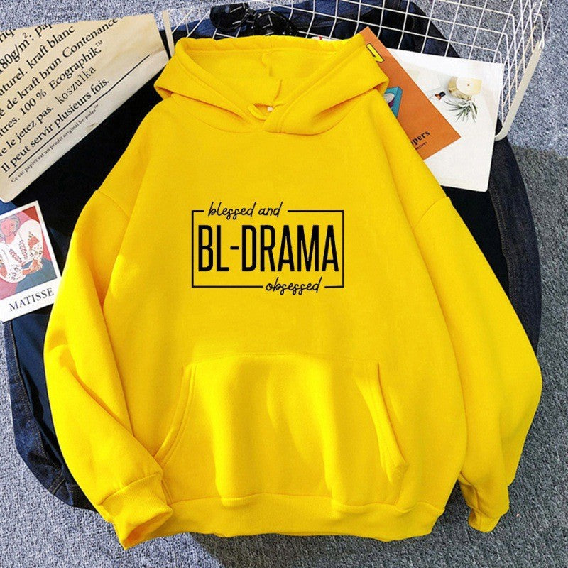 Kvinders hoodie med moderne statement print Skovae
