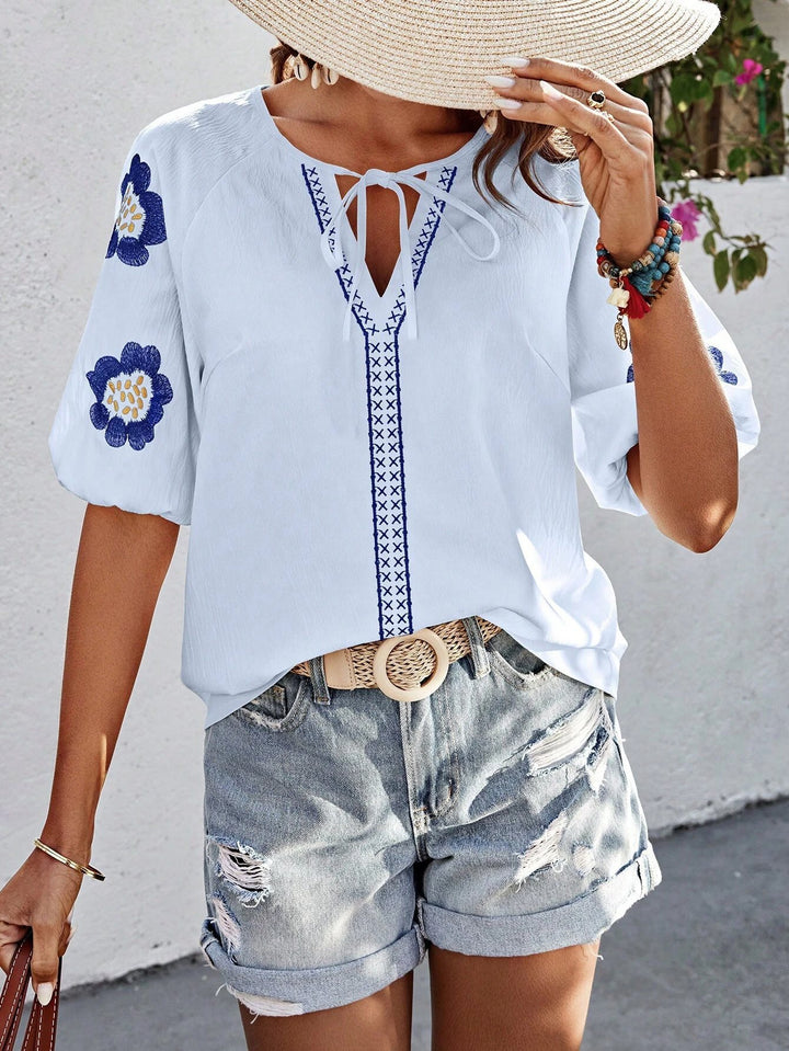Dame alsidig bluse med florale detaljer Stilla