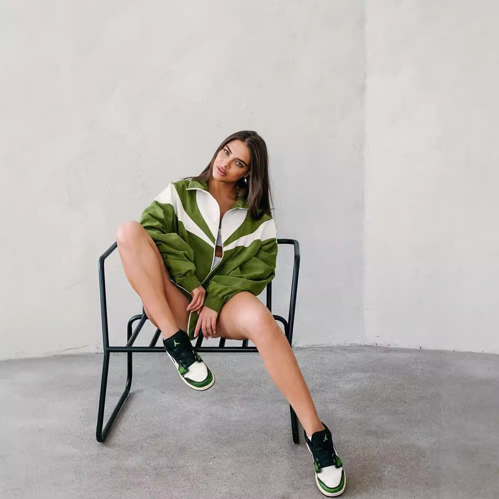 Kvinders sporty fritidssæt med cropped jakke og shorts Skovae