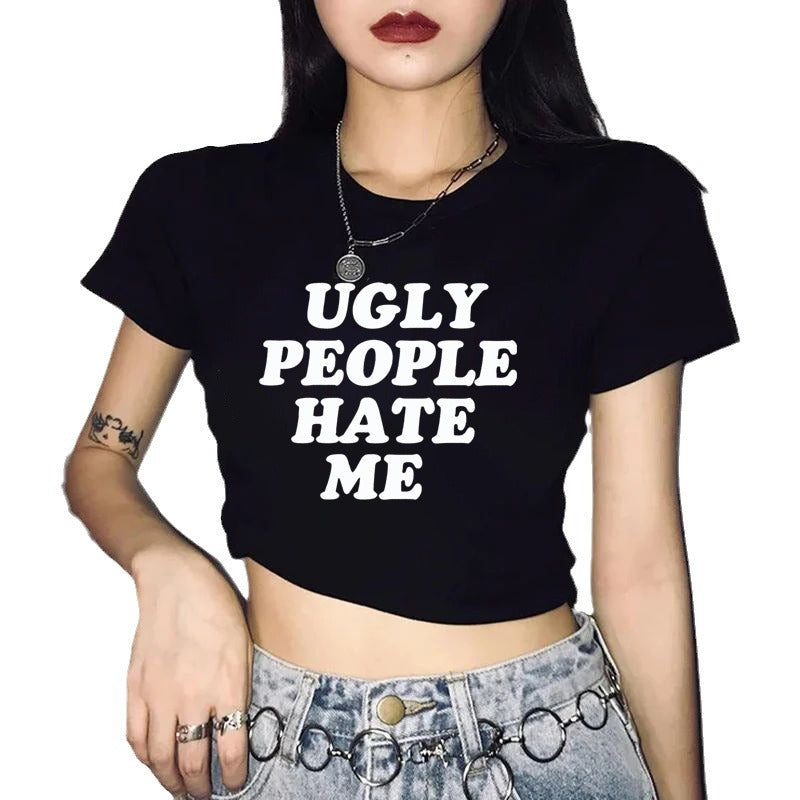 Dame Crop-T-shirt med individuelt motorcykelmotiv og elegant skrift Skovae