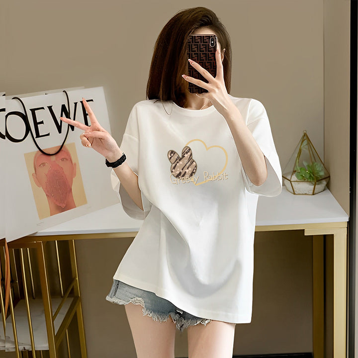 Dame T-shirt med afslappet grafiktryk og stort hjertemotiv Stilla