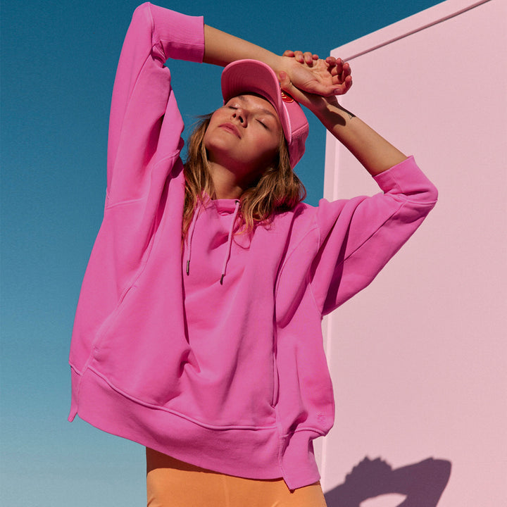 Dame oversized hoodie lavet af blød bomuldsblanding med praktiske sidelommer Stilla