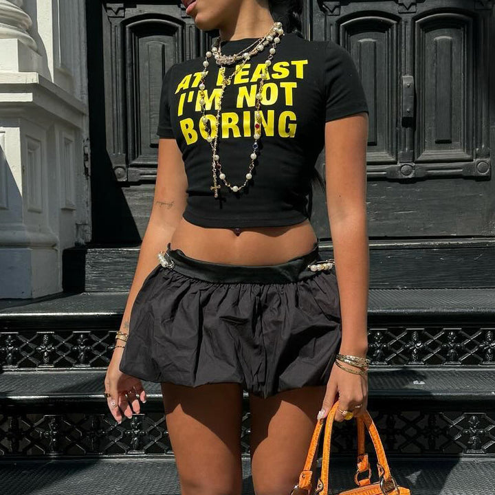 Damer cropped T-shirt med iøjnefaldende typografi-tryk Skovae