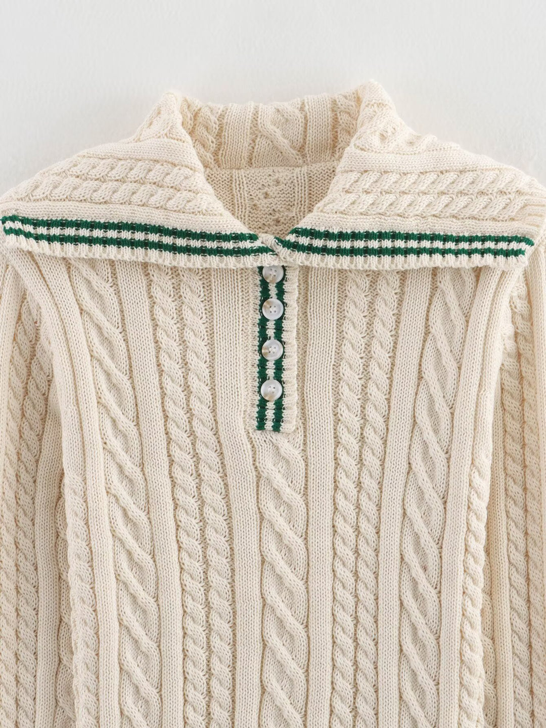 Dame strikket pullover med klassisk stående krave og tidløst kabelmønster Stilla