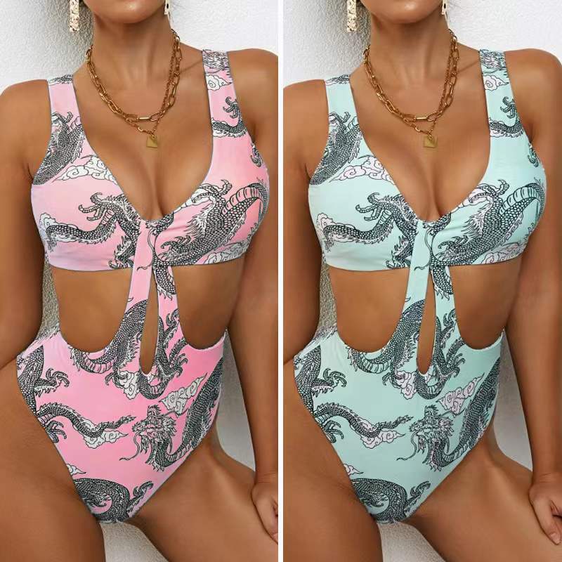 Dame Cut-Out Badedragt med elegant V-udskæring og grafisk dragemønster Skovae