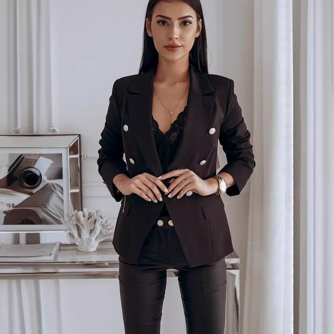Dame figursyet blazer i elegant dobbeltknap-design Stilla