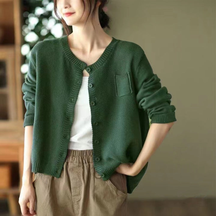 Women's lightweight knit cardigan with button closure and practical pockets Stilla