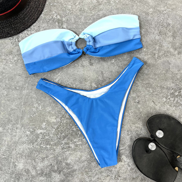 Dame Bandeau-bikini med kontrastfarvede stofdetaljer og ringakcent Stilla