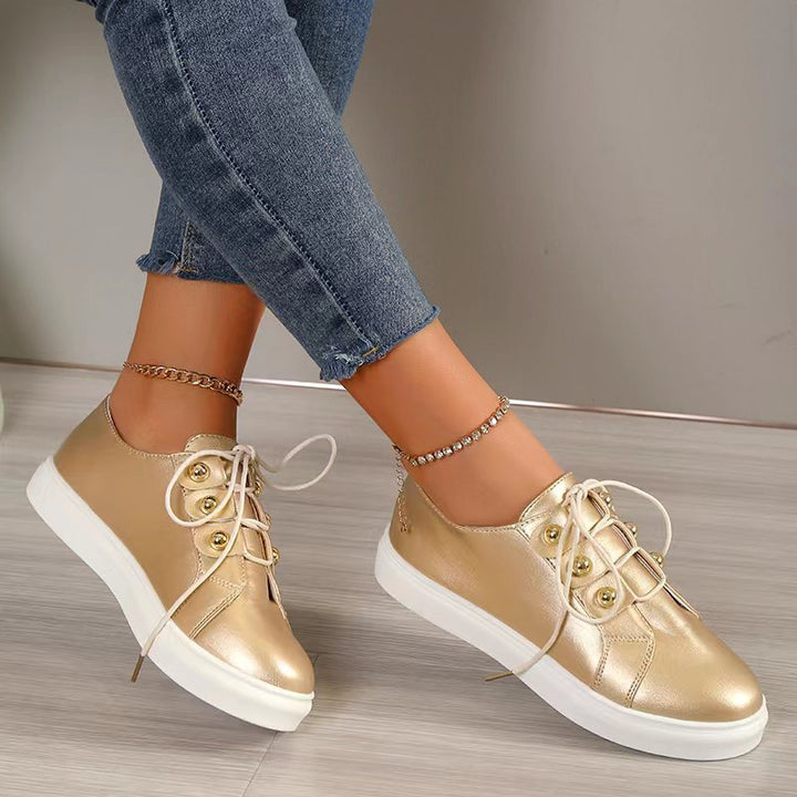 Dame Slip-On Sneakers med skræddersyet metallic-overflade og dekorative knapdetaljer Stilla