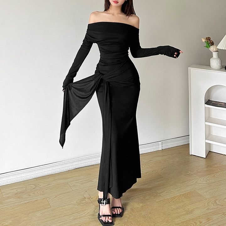 Dame elegant maxikjole med off-shoulder design og raffineret indpakningseffekt Stilla