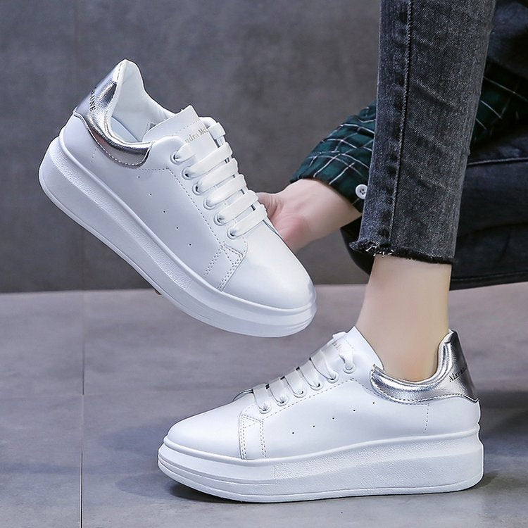 Dame Mode Sneakers i sportsligt design med åndbar overflade Stilla