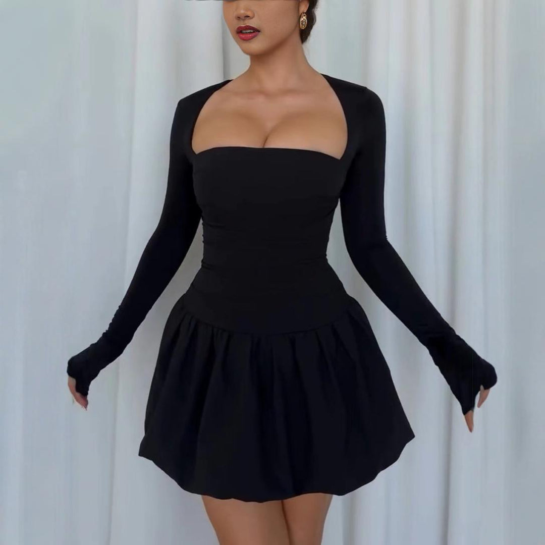 Kvinders mini kjole med off-shoulder design og lange ærmer Skovae