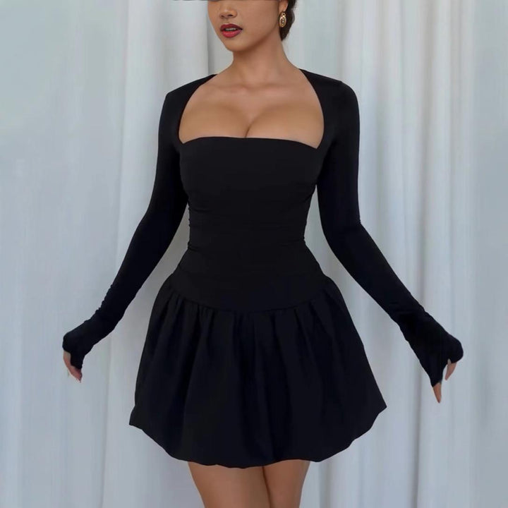 Kvinders mini kjole med off-shoulder design og lange ærmer Skovae