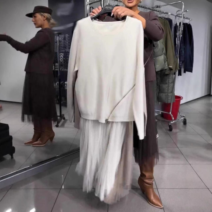 Kvindernes trendy, asymmetrisk sweater med drapering Skovae