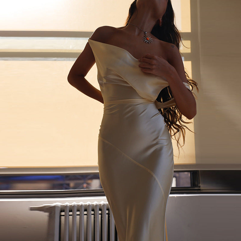 Damer Elegant Satin-maxikjole med asymmetrisk top og flydende snit Skovae