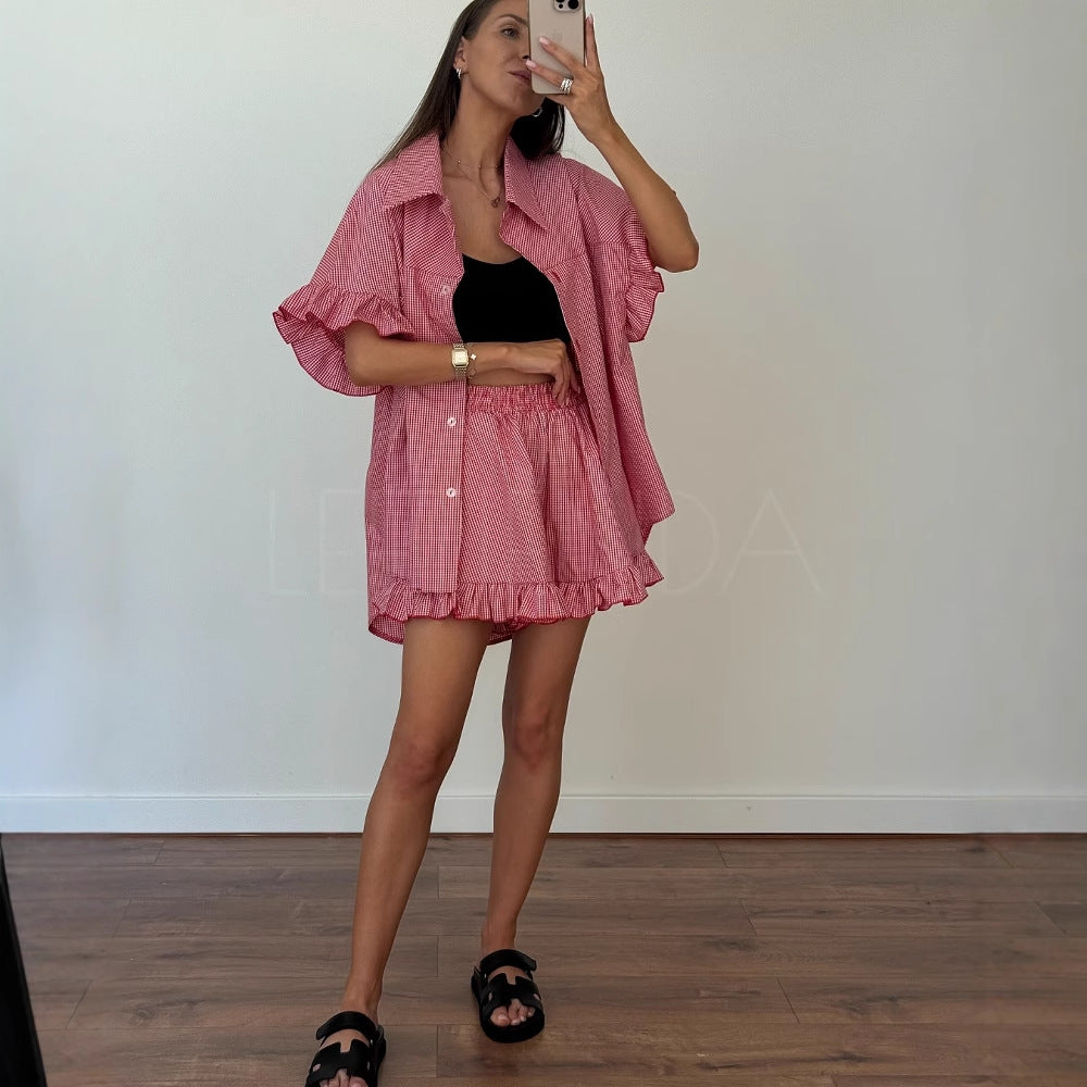 Dame Mode Sæt bestående af stribet kort bluse og flæse shorts Stilla