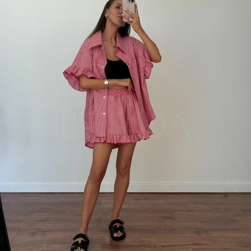Dame Mode Sæt bestående af stribet kort bluse og flæse shorts Stilla