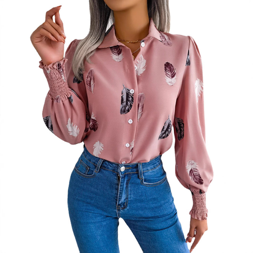Damebluse med blomsterfjerdesign Stilla