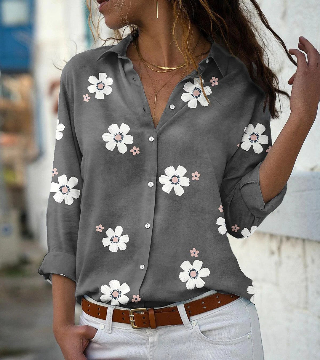 Damebluse med blomsterdesign og elegant krave Stilla