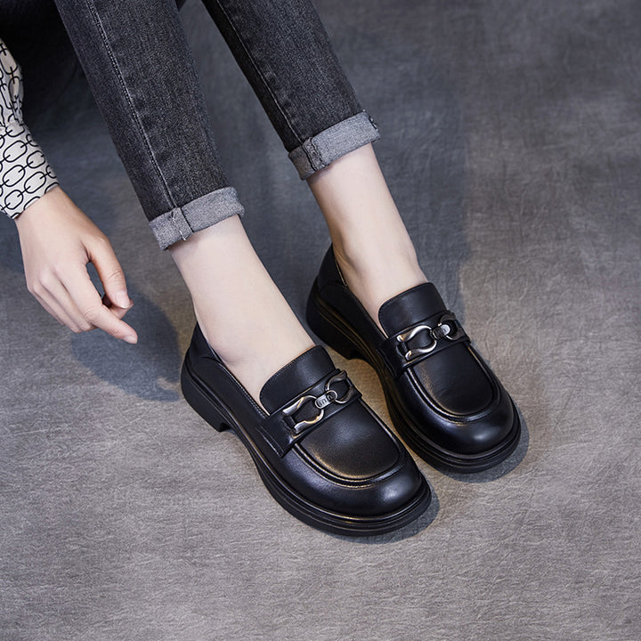 Dame elegante Slippers med dekorativ metalaccent Stilla