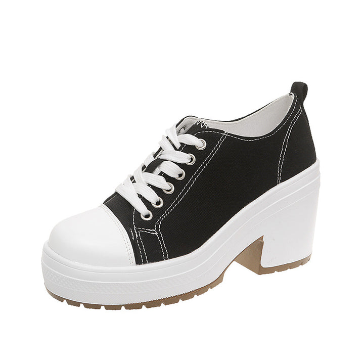 Dame Plateau-Sneakers med moderne design og komfortabel hæl Stilla