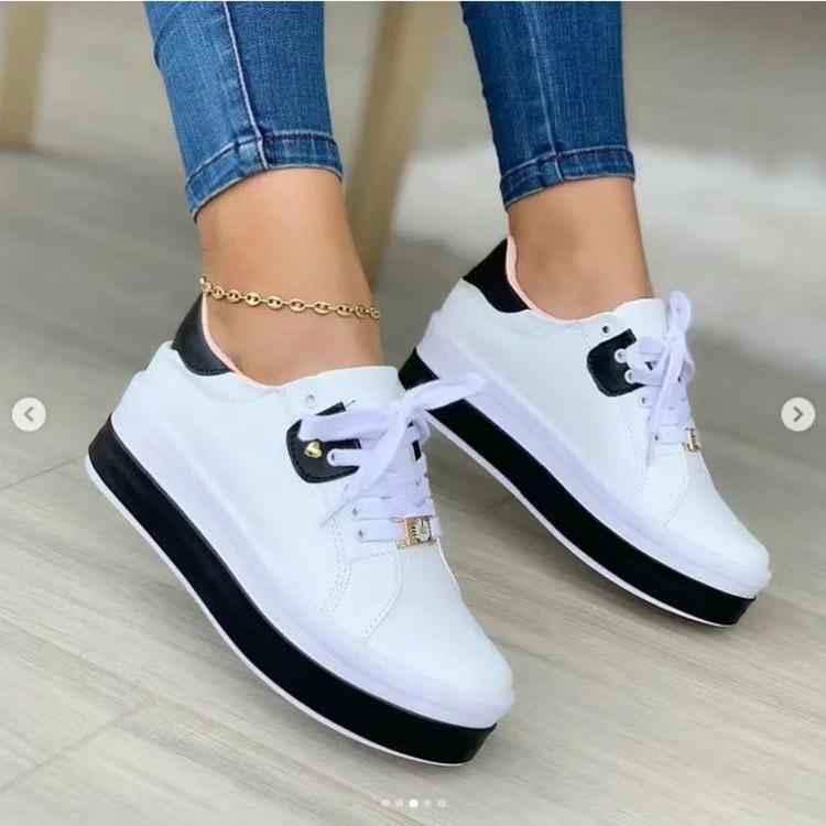 Dame Sneakers med moderigtigt plateau-design og åndbart overmateriale Stilla