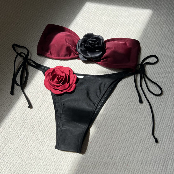 Dame Bandeau-Bikini med romantiske blomster-applikationer Stilla