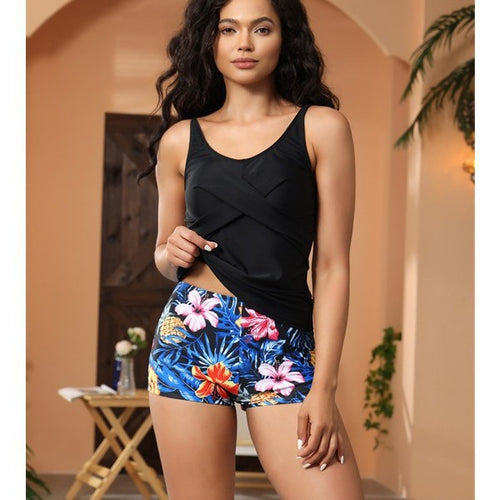 Dame Tankini-sæt med figursyet overdels og moderigtige shorts Stilla