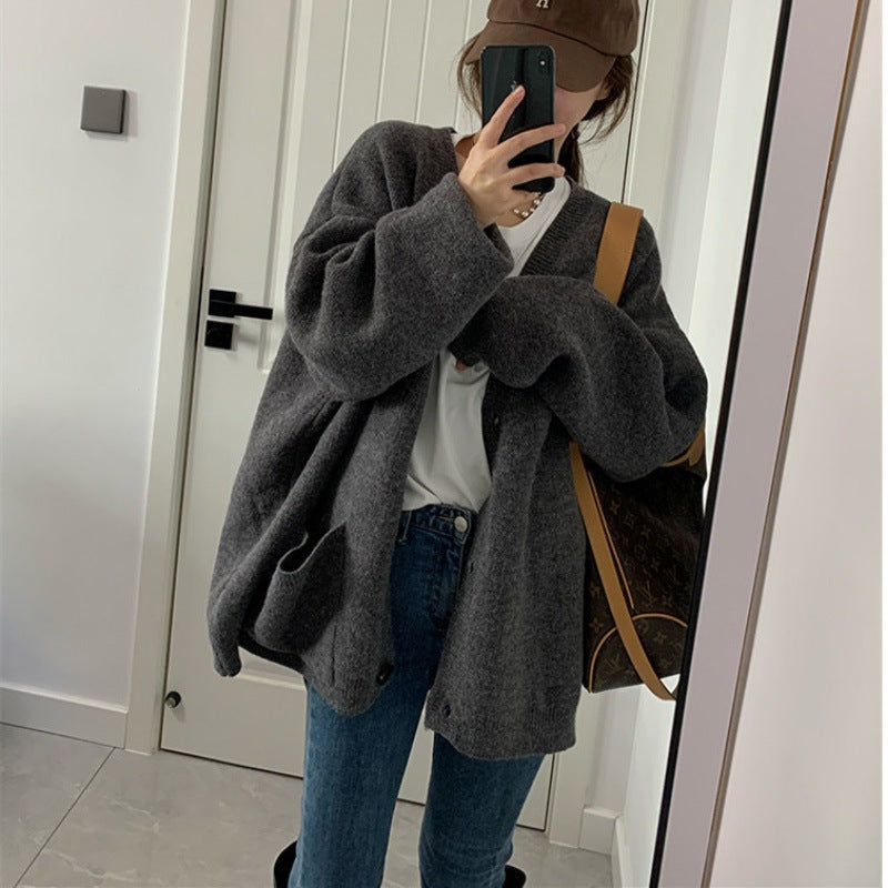 Kvindernes oversized cardigan med praktiske lommer og V-hals Stilla