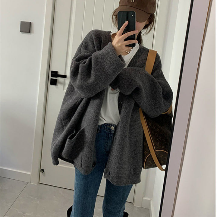 Kvindernes oversized cardigan med praktiske lommer og V-hals Stilla