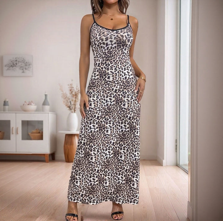 Dame maxikjole med moderne leopardprint og justerbare spaghettistropper Stilla