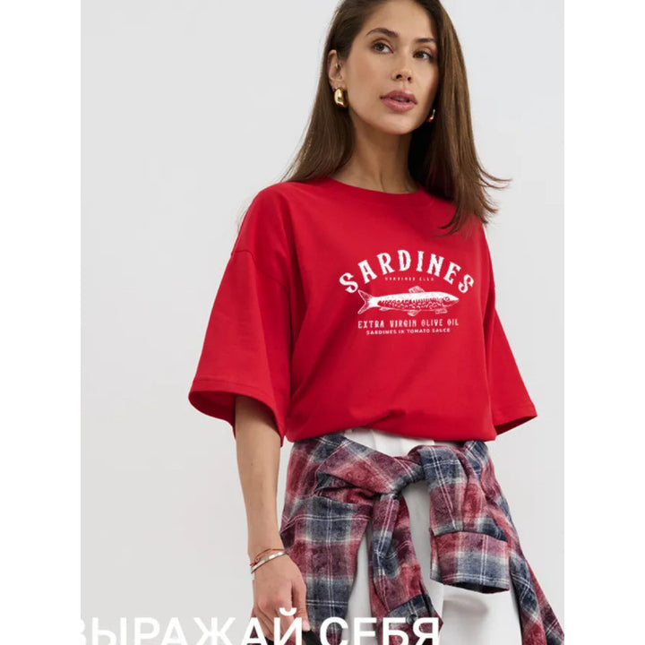 Dame T-shirt med kreativ sardine-print og afslappet snit Stilla