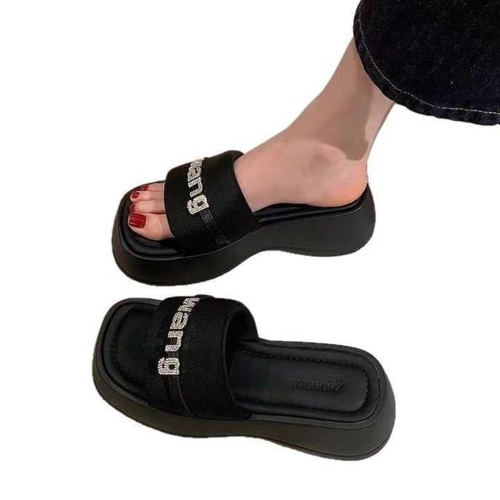 Dame Plateau-sandaler med modigt remdesign og skridsikker sål Stilla