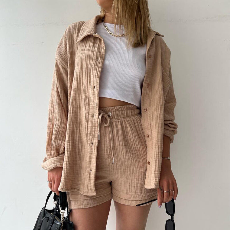 Dame afslappet Chill-Out sæt med oversized skjorte og elastisk shorts Stilla