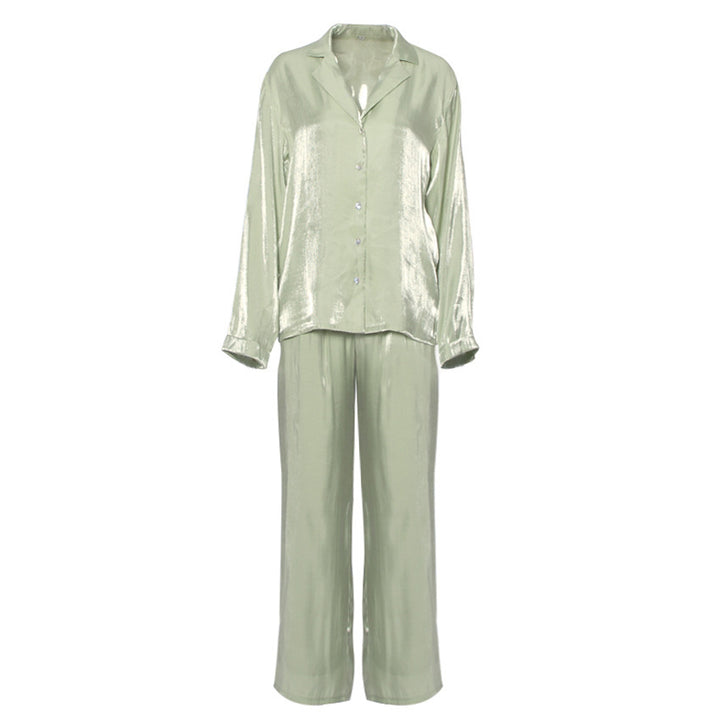 Dame Satin Pyjamasæt med elegant snit og knapdetaljer Stilla