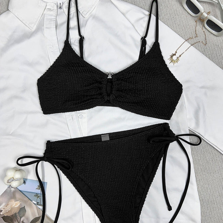 Dame bikini med rynker og detaljknap Skovae