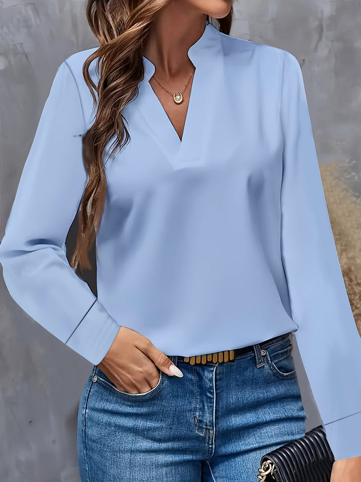 Damebluse med moderne V-halsudskæring og elegante lange ærmer Stilla