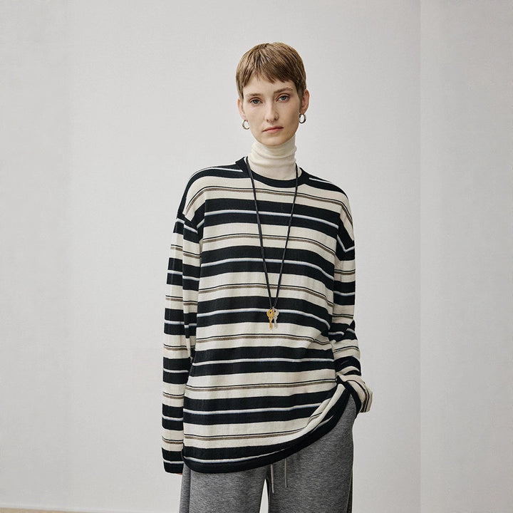 Kvinders oversized strikket sweater med nutidig stribet mønster Stilla