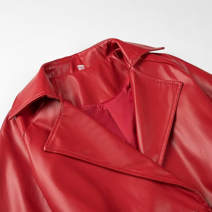 Damekunstlæder-trenchcoat med taljeret silhuet og elegante knapdetaljer Stilla