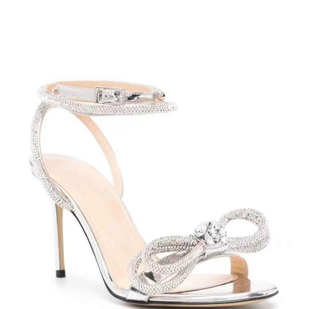 Femme Krystal-besatte Stiletto-sandaler med justerbar ankelrem Stilla