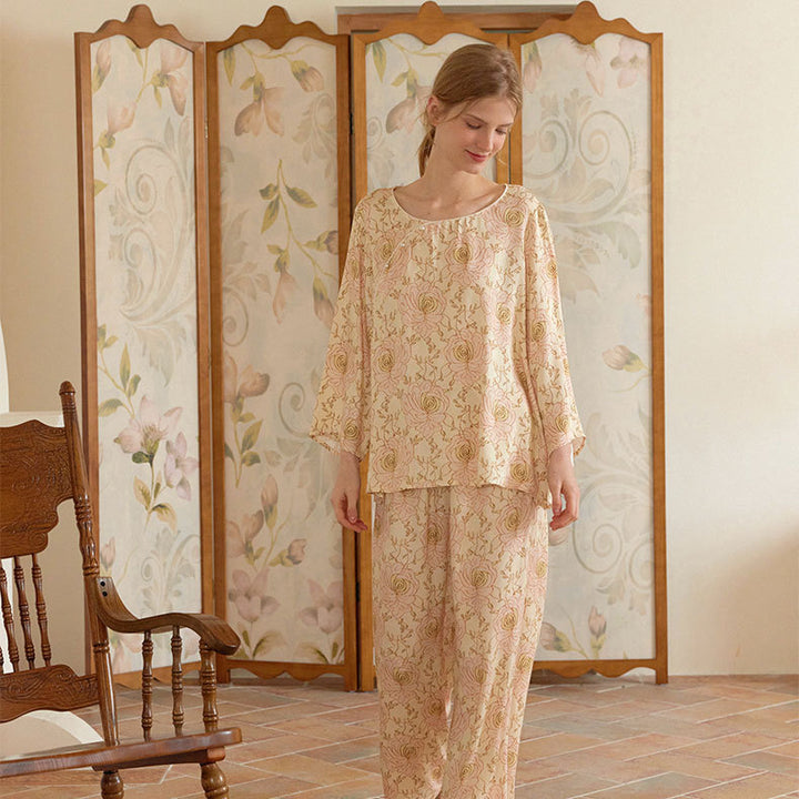 Dame elegant og luftigt pyjamas-sæt med blomstermønster Stilla