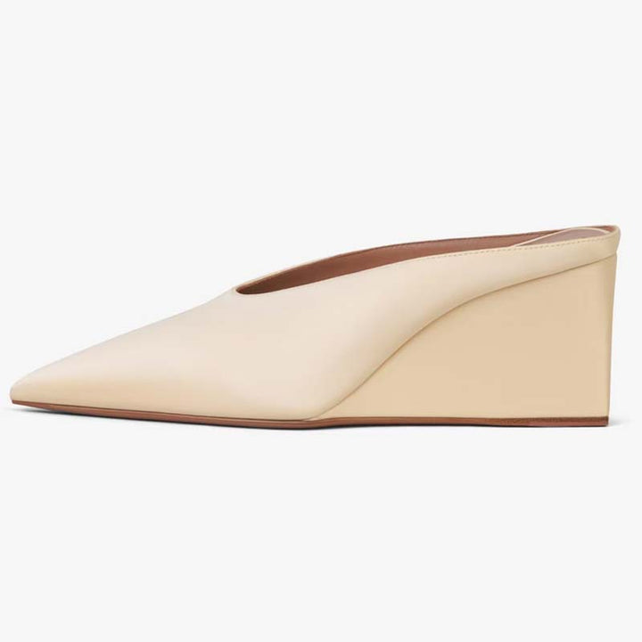 Femme Chic Spids-Tå Wedge Mules med slankt design Stilla