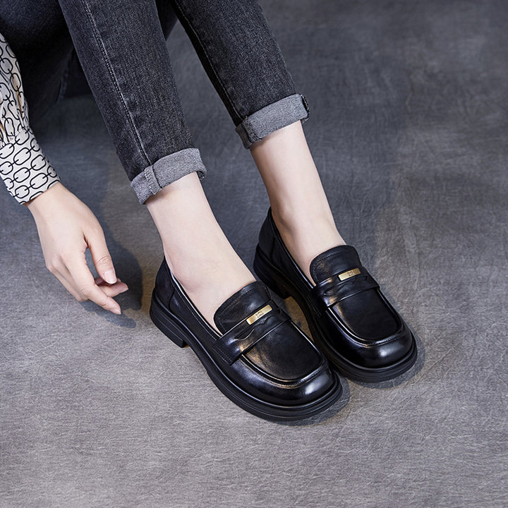 Damer Elegante Læder Slippers med dekorativ metalaccent Stilla