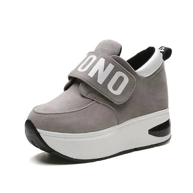 Dame Plateau Sneakers med justerbart velcro og komfortabel indersål Stilla