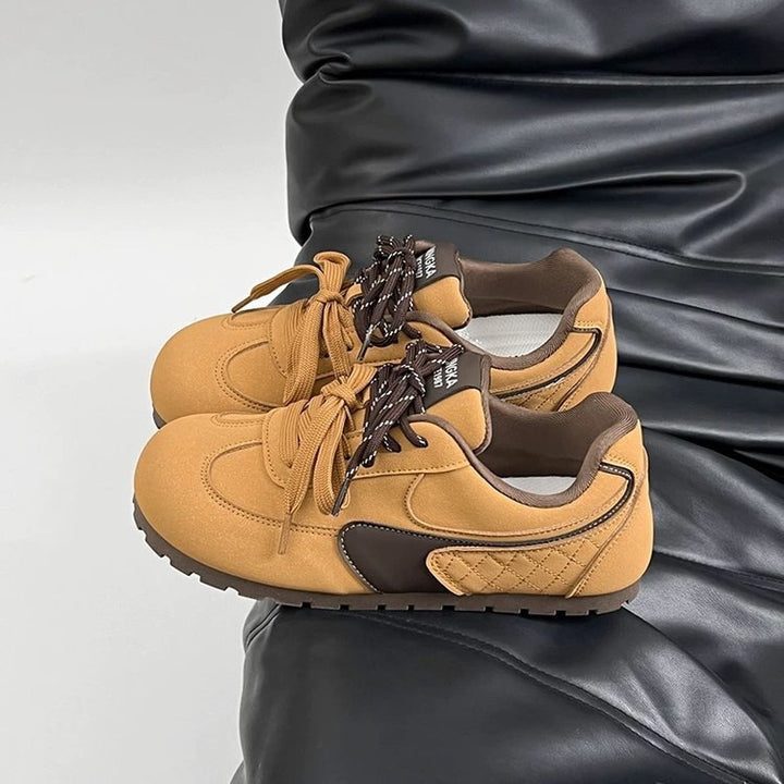 Dame sporty sneakers i vintage design med åndbar mesh-overflade og dæmpende sål Stilla